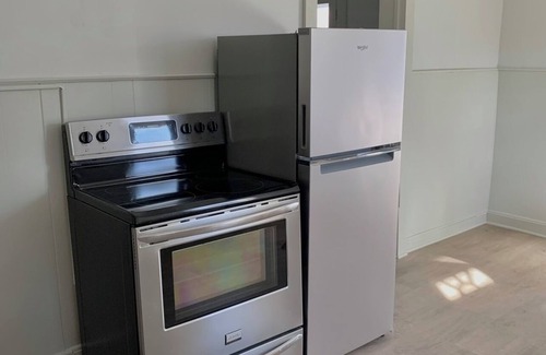 Lake Forest Estates Casa | Cozy 1.5 story bungalow in downtown Ste. Genevieve!