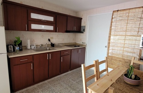 Hoyo Mulas Apartamento | Cozy 1-Bed Apart unit minutes from the airport A/C