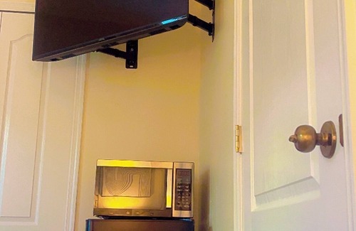 Apopka Casa | Cozy 1-bed with WiFi ,AC, dedicated work space, and bathroom in Apopka.