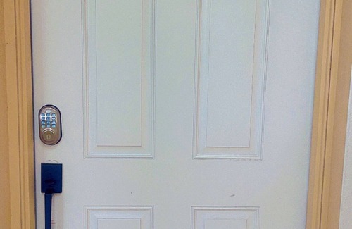 Apopka Casa | Cozy 1-bed with WiFi ,AC, dedicated work space, and bathroom in Apopka.