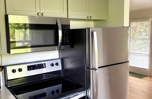 Mercer Island Apartamento | Cozy 1-bedroom apartment in charming Mercer Island with WiFi, tennis courts