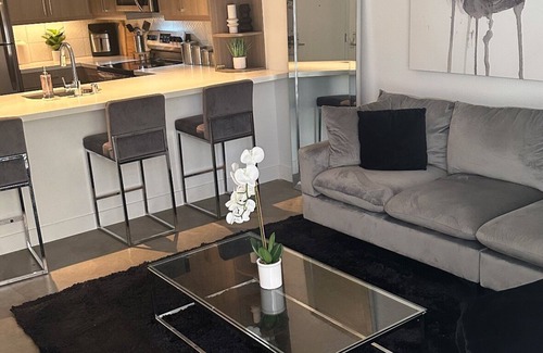 Little Tokyo Apartamento | Cozy 1-bedroom apartment with AC, fitness room in downtown Los Angeles