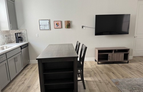 Roseville Apartamento | Cozy 1-bedroom apartment in charming Roseville with WiFi, AC