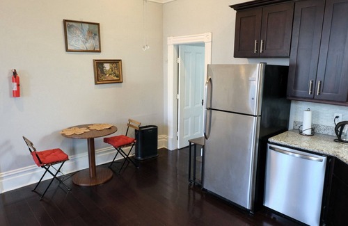 Downtown Oakland Apartamento | Cozy 1-bedroom apartment in uptown Oakland, pet-friendly with off-street parking