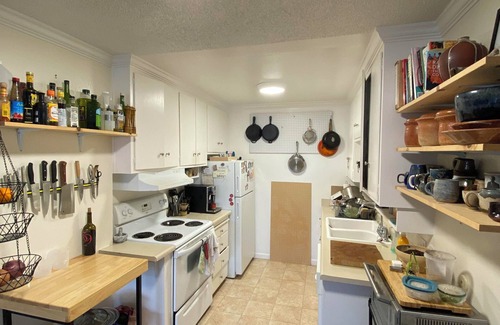 Pill Hill Apartamento | Cozy 1-bedroom apartment in excellent Oakland with WiFi