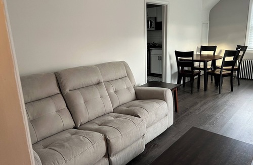 Towson Apartamento | Cozy 1-bedroom apartment with king size bed.