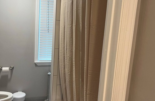 Towson Apartamento | Cozy 1-bedroom apartment with king size bed.