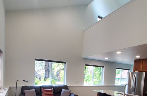 Roseburg Condominio | Cozy 1-bedroom condo with WiFi, AC, in Idleyld Park, views of North Umpqua River