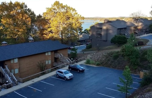 Lake Hamilton Condominio | Cozy 1-bedroom condo in enchanting Hot Springs with balcony
