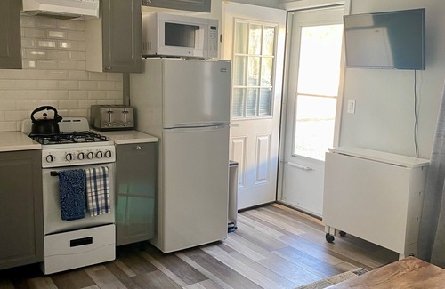 Beach Haven Terrace Condominio | Cozy 1-bedroom condo in charming Beach Haven Terrace just steps from the beach.