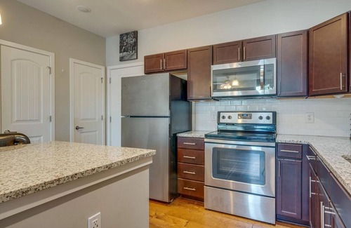 Inglewood Condominio | Cozy 1-bedroom condo in Nashville w/ WiFi, washer/dryer, minutes from downtown.