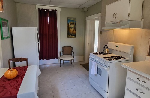 Quincy Apartamento | Cozy 1-bedroom corporate apartment with WiFi, AC in lovely Quincy