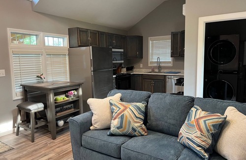 West Marion Casa | Cozy 1-bedroom house in charming Marion NC with WiFi, AC, and a covered porch