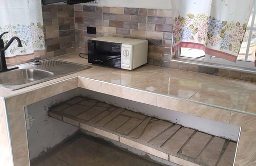 Yallahs Apartamento | Cozy 1 bedroom studio with parking off street