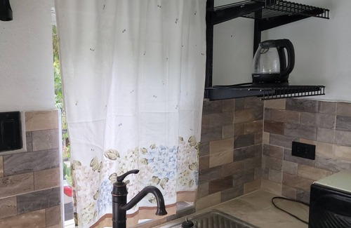 Yallahs Apartamento | Cozy 1 bedroom studio with parking off street