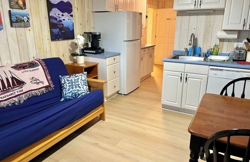 Southwest Harbor Condominio | Cozy 1-bedroom Efficiency in Downtown Southwest Harbor [Manset Room]