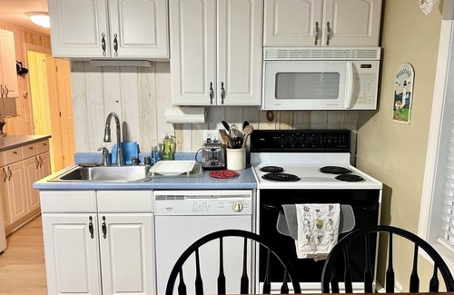 Southwest Harbor Condominio | Cozy 1-bedroom Efficiency in Downtown Southwest Harbor [Manset Room]