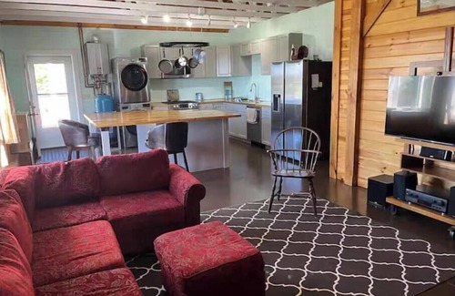 Charleston Cabina | Cozy 1-bedroom home with spectacular sunsets, private deck and full fitness gym