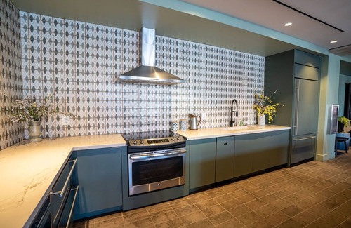 Eisenhower East Apartamento | Cozy 1-Bedroom w/FREE Parking/RooftopPool/Doggy Park