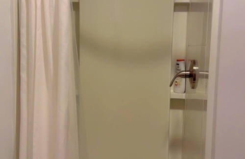 Norcross Casa | Room BLAZE, A Charming 1-bedroom with WiFi, AC, T.V and shared bathroom