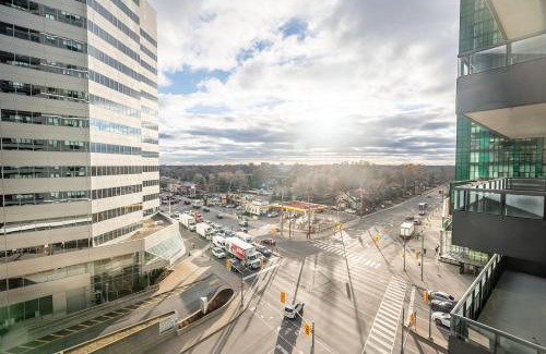 Willowdale Apartamento | Cozy 1 BR & Den Condo in North York Free Parking
