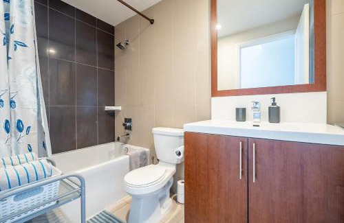 Willowdale Apartamento | Cozy 1 BR & Den Condo in North York Free Parking