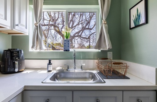 Los Cerritos Cabaña | Cozy 100-year-old Brick Cottage. Thoughtfully designed for Travel Professionals.