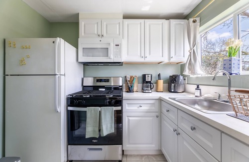 Los Cerritos Cabaña | Cozy 100-year-old Brick Cottage. Thoughtfully designed for Travel Professionals.