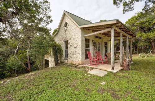 Greenshores Casa | Cozy 1970's Texas Ranch
