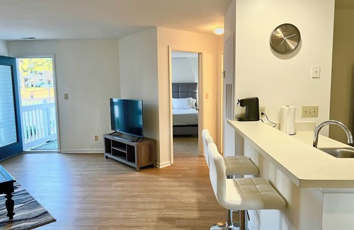 Lake Wylie Condominio | Cozy 1BD/1BA condo in Lake Wylie & Charlotte, NC. Nestled in a tranquil setting