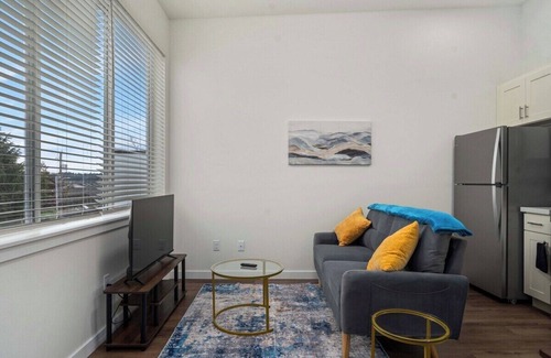 South Tacoma Condominio | Cozy 1BR/1BA Apartment near Colleges