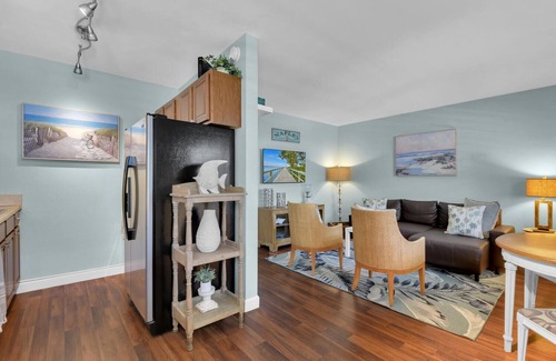 Old Naples Condominio | Cozy 1BR Condo Steps from 5th Ave & Naples Beach