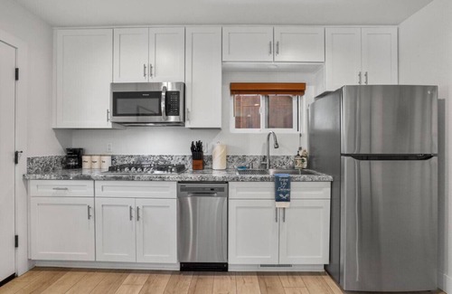 Black Bart Casa | Cozy 1BR | King Bed-Soaking Tub-Trails | Sleeps 2