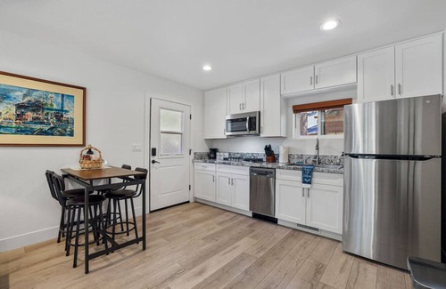 Black Bart Casa | Cozy 1BR | King Bed-Soaking Tub-Trails | Sleeps 2