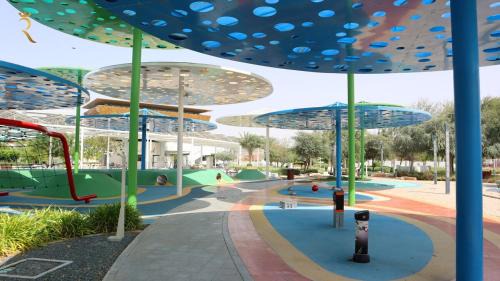 Masdar City Apartamento | Cozy 1BR Oasis in Masdar City - Pool Access & Easy Airport Reach