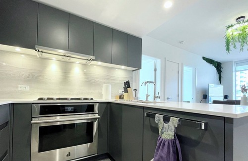 Coquitlam Apartamento | Cozy 1BR Suite with AC and Office, Close to Mall