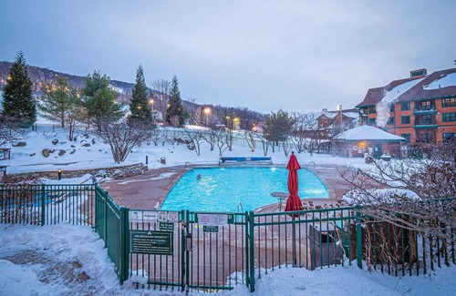 Vernon Condominio | Appalachian Lodge ���� Vistas a la monta��������������a ★ Chimenea ���� Balcón ★ @ Mountain Creek ★ Piscina ★ 246
