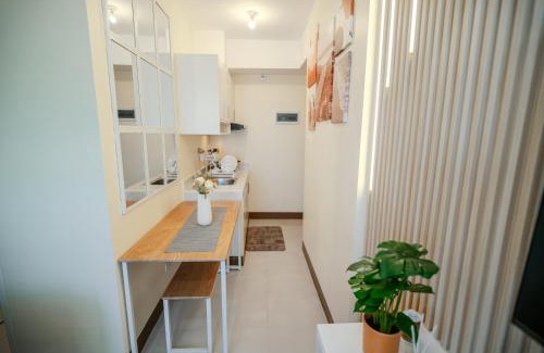 Barangay 32 Apartamento | Cozy 1BR with 3 Balconies across Roxas Night Market