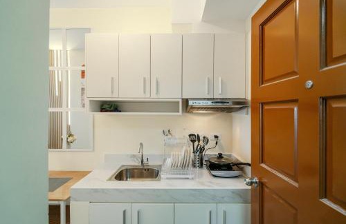 Barangay 32 Apartamento | Cozy 1BR with 3 Balconies across Roxas Night Market