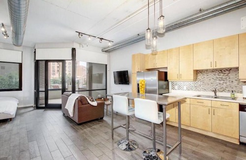 Brown and Stetson Business Apartamento | ¡Acogedor loft en el primer piso en el corazón del casco antiguo de Scottsdale! MEJOR UBICACIÓN!