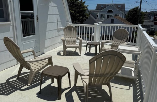 South End Cabaña | Cozy 2-bdrm cottage 2nd floor in quiet south end Ocean City. AC, WiFi, big deck.