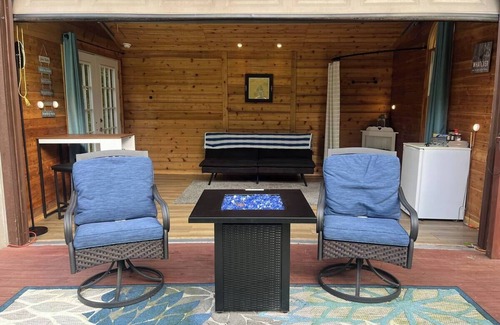 Lauderdale Lakes Casa | Cozy 2-bed, 1 bath Retreat in Elkhorn, WI close to Lauderdale Lakes