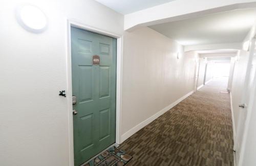 Biloxi Casa | Cozy 2 bed 2 bath condo at the beachside Ocean Club Villas