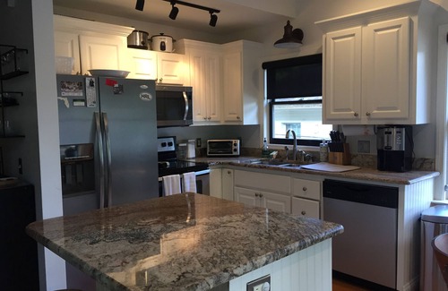 Southmont Casa | Acogedora cabaña frente al mar de 2 habitaciones y 2 baños en el hermoso lago High Rock- totalmente actualizada