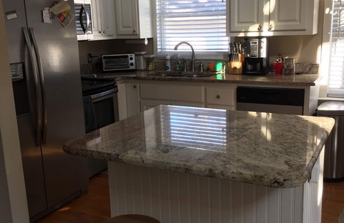 Southmont Casa | Acogedora cabaña frente al mar de 2 habitaciones y 2 baños en el hermoso lago High Rock- totalmente actualizada