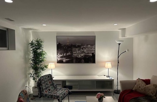 West Oakville Apartamento | Cozy 2-Bed Basement Haven for Students, Travelers, and Immigrants