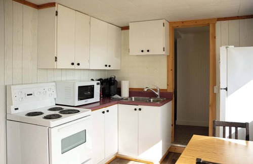 Tobermory Cabina | Cozy 2‑Bed Waterfront Cabin | Near Bruce Peninsula