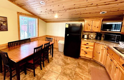 Island Park Apartamento | COZY 2 bedroom,2 bathroom loft. DOG FRIENDLY. Close to YELLOWSTONE NATIONAL PARK