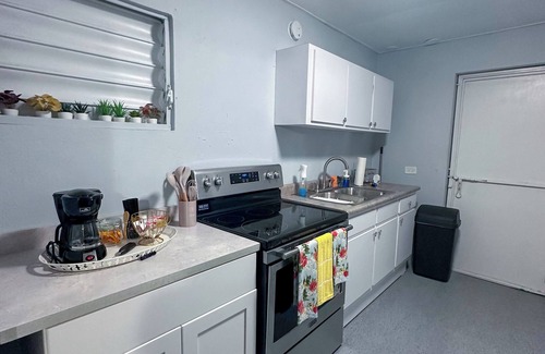 Bayamon Apartamento | Cozy 2-bedroom apartment in the heart of Bayamón with WiFi & AC