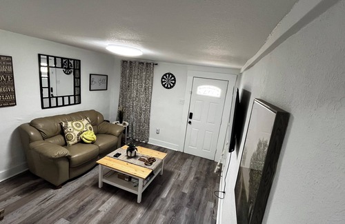Callahan Apartamento | Cozy 2-bedroom apartment with WiFi and AC in downtown Orlando near All